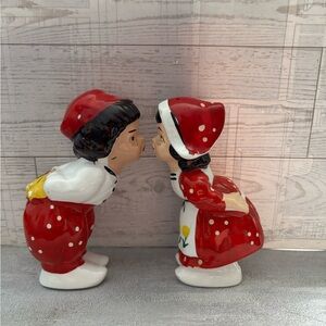 Vintage Mid Century Kitsch Kissing Dutch Salt & Pepper Shakers